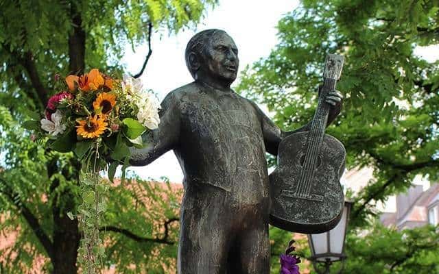 Munich Viktualienmarkt Bronze Musician Sculpture Holding Freshly Cut Flowers