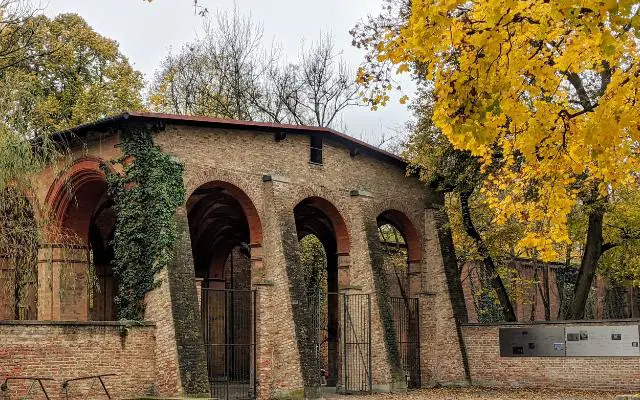 Alter Südfriedhof Munich Cemetery Crypt