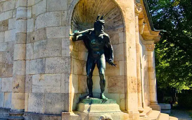 Hubertusbrunnen fountain munich featuring the hunter statue