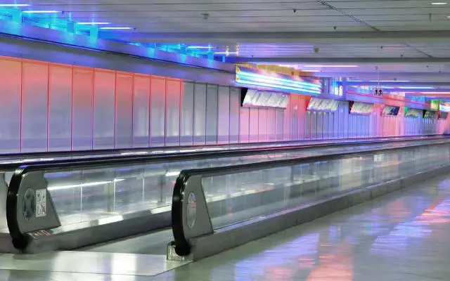 Munich Airport Flughafen München long escalator