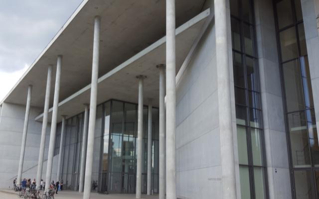 Pinakothek Der Moderne museum from the front